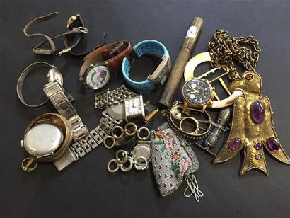 Lot de montres, boitier de montres, boucles...