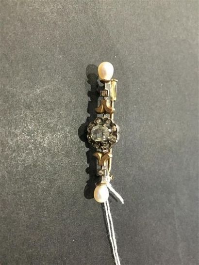 Petite broche barrette en or 18K (750/1000)...