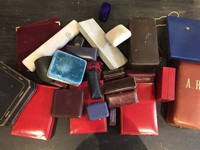 Importat lot d'écrin en tissus, cuir et ...
