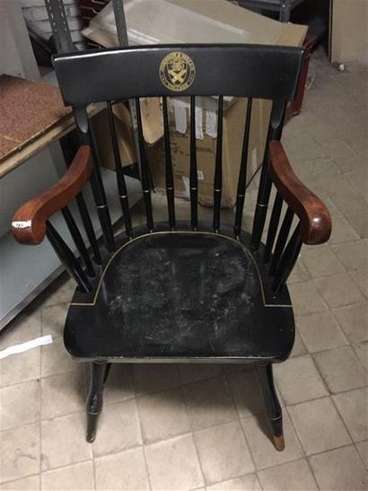 Élégant fauteuil aux Armes du Collège en...
