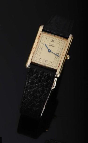CARTIER. Must Tank. 
Montre d'homme en argent...