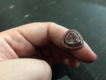 Bague en or gris 18K (750 millièmes) et platine...