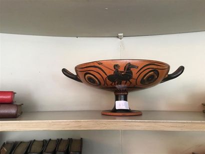 Coupe attique à décor de guerriers armés.
Grèce...