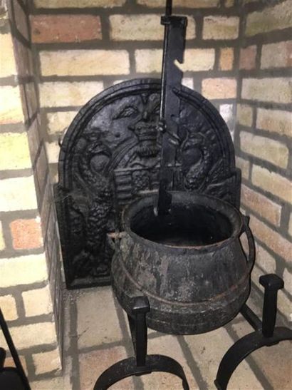 Nécessaire de cheminée, chaudron, crémaillère,...
