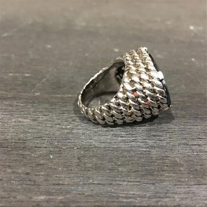 STERLÉ, Paris.
Bague chevallière en palladium...
