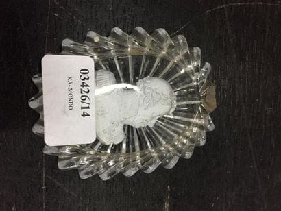 Médaillon en cristal moulé orné d'un cristallo-cérame...