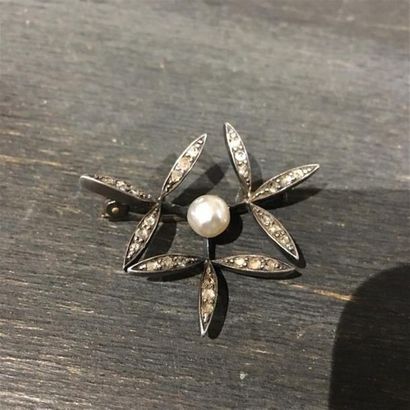 Bague en or jaune 18K (750 millièmes) ornée...