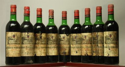9 bouteilles CHÂTEAU FERRANDE - Graves 1977.
Etiquettes...