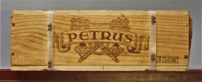 2 bouteilles PETRUS 2009. 
Logés en coff...