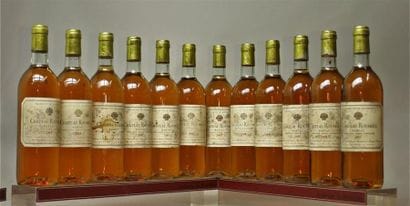 12 bouteilles CHÂTEAU ROUMIEU - Barsac 1985.
Etiquettes...