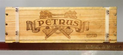 2 bouteilles PETRUS 2012. 
Logés en coff...
