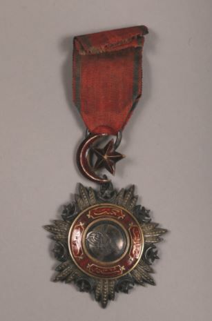 TURQUIE :
Étoile DE CHEVALIER DE L'ORDRE...