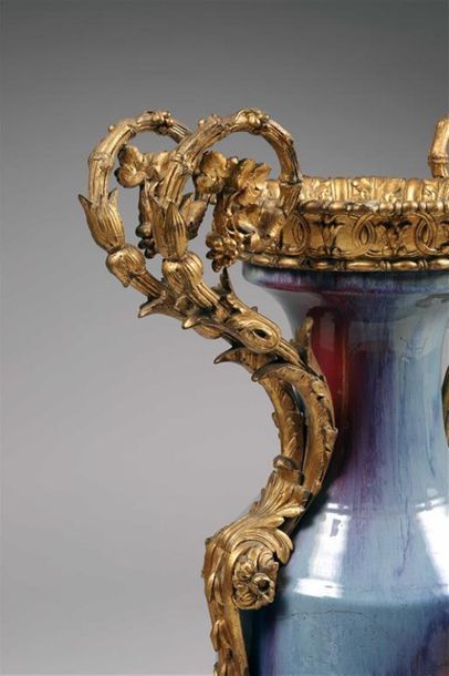 CHINE : 
IMPORTANT VASE BALUSTRE en porcelaine...