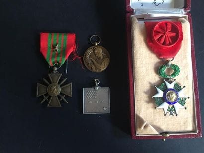 Étoile D'OFFICIER DE LA LÉGION D'HONNEUR.
TBE....