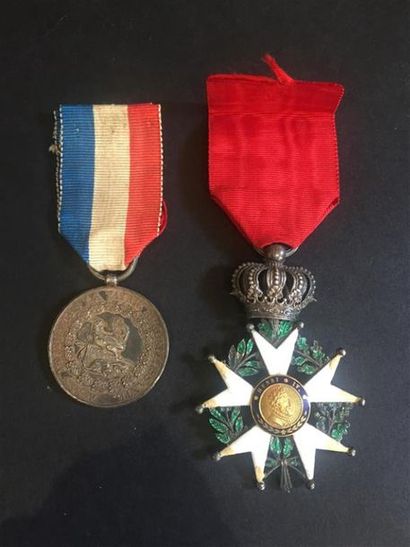 Étoile DE CHEVALIER DE LA LÉGION D'HONNEUR.
Époque...