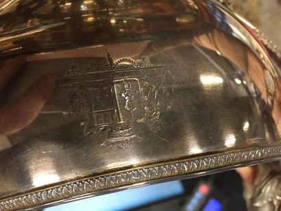 SAUCIÈRE ET SON PLATEAU ADHÉRENT en argent...