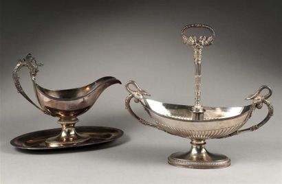 SAUCIÈRE ET SON PLATEAU ADHÉRENT en argent...