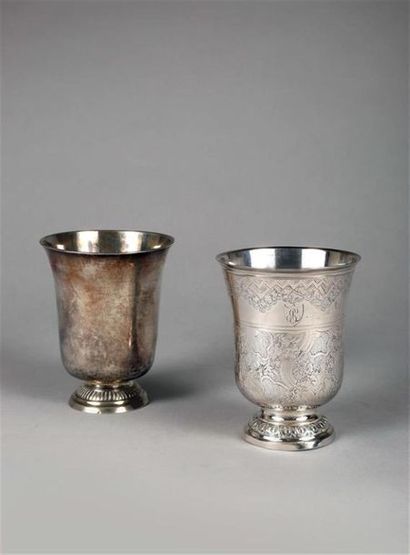 TIMBALE TULIPE en argent (950/1000e), à décor...
