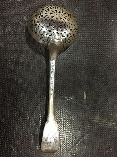 CUILLÈRE À SUCRE en argent (950/1000e), modèle...