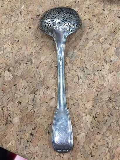 CUILLÈRE À SUCRE en argent (950/1000e), modèle...
