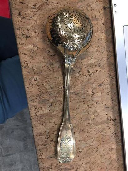 CUILLÈRE À SUCRE en argent redoré (950/1000e),...