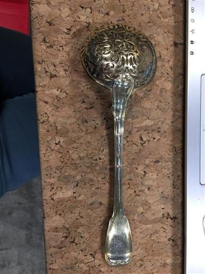 CUILLÈRE À SUCRE en argent redoré (950/1000e),...