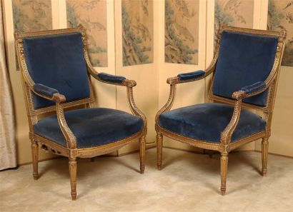 PAIRE DE FAUTEUILS à dossier plat en bois...