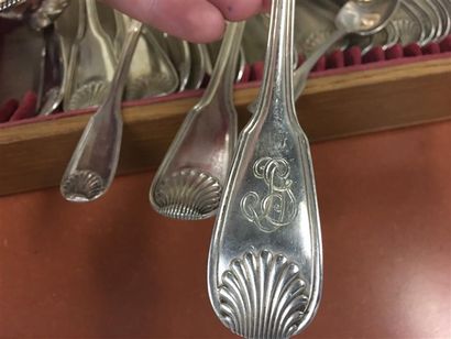 MÉNAGÈRE en argent (950/1000e), modèle coquille,...