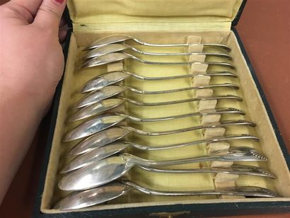 MÉNAGÈRE en argent (950/1000e), modèle coquille,...