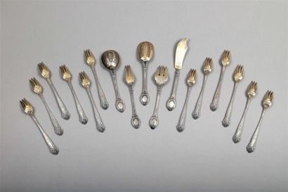 SUITE DE DOUZE FOURCHETTES en argent et argent...
