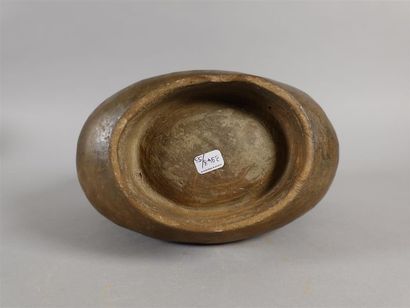 Vase en terre-cuite à deux cols et une petite...