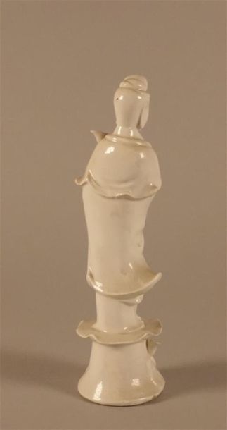 Gwanin en blanc de Chine. Haut. : 20 cm