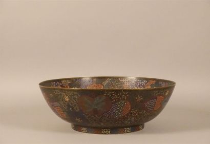 JAPON - 1900. Grande coupe circulaire en...