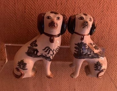 ANGLETERRE, Staffordshire. Paire de figurines...