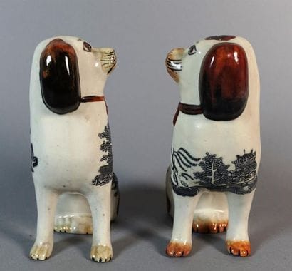 ANGLETERRE, Staffordshire. Paire de figurines...