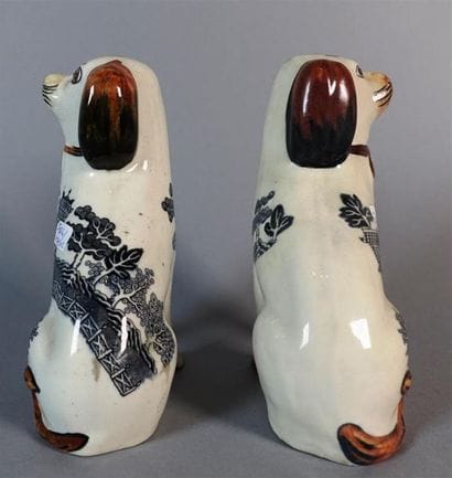 ANGLETERRE, Staffordshire. Paire de figurines...