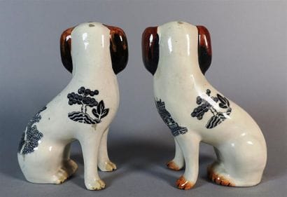 ANGLETERRE, Staffordshire. Paire de figurines...