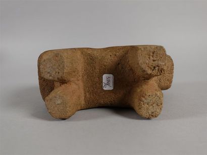 Lion en pierre. Haut. : 12,5 cm