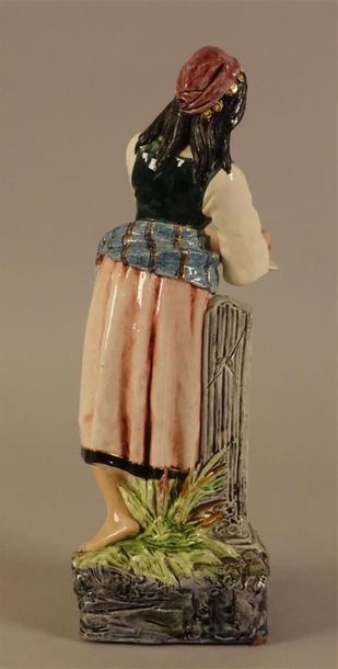AUTRICHE. Figure à décor polychrome représentant...