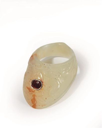 Bague d'archer en jade néphrite blanche,...