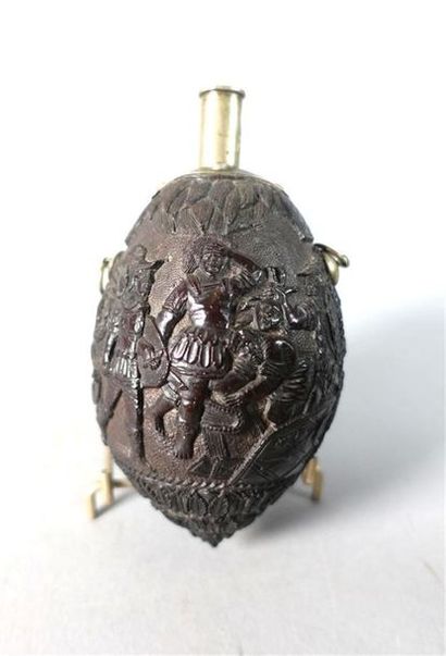 Noix de coco sculptée poudrier. Haut. : 14...