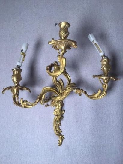 Paire d'appliques en bronze redoré à trois...