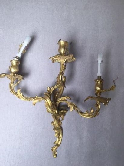 Paire d'appliques en bronze redoré à trois...