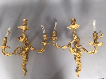 Paire d'appliques en bronze redoré à trois...
