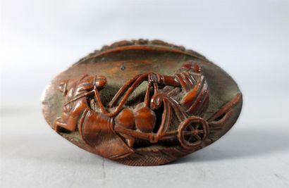 Quatre tabatières en bois sculpté. (Accidents...