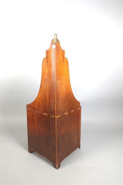Paire de petites encoignures d'angle en bois...
