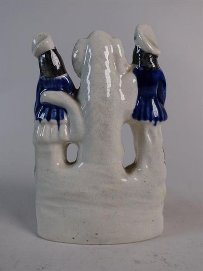 ANGLETERRE, Staffordshire. Groupe en porcelaine...