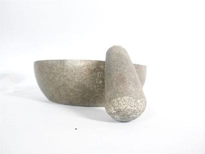 Lot de deux mortiers en granite avec pilons....