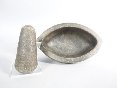 Lot de deux mortiers en granite avec pilons....