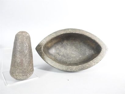 Lot de deux mortiers en granite avec pilons....